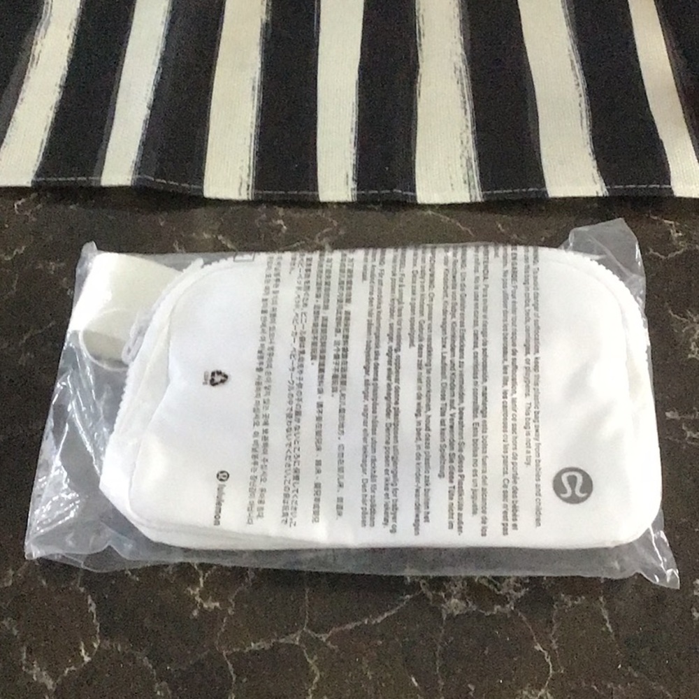 LULULEMON Everywhere Belt Bag NWT - White